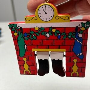 Avon Here Comes Santa movable ornament Vintage